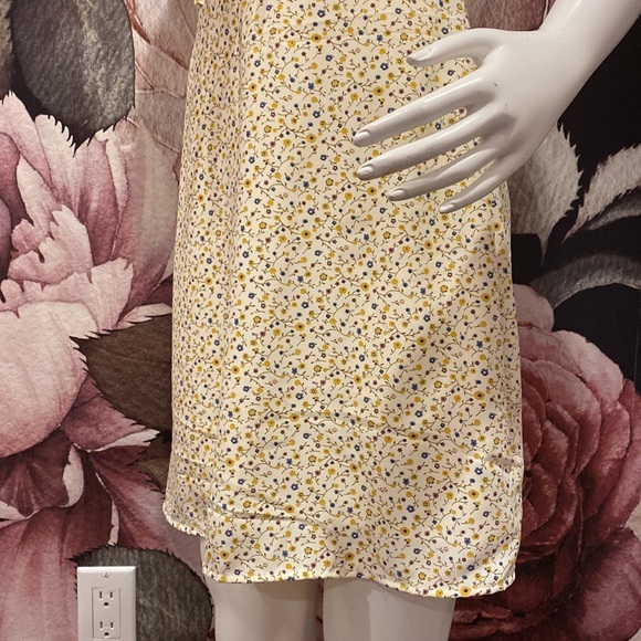 Forever 21 Floral Dress - Picture 3 of 6